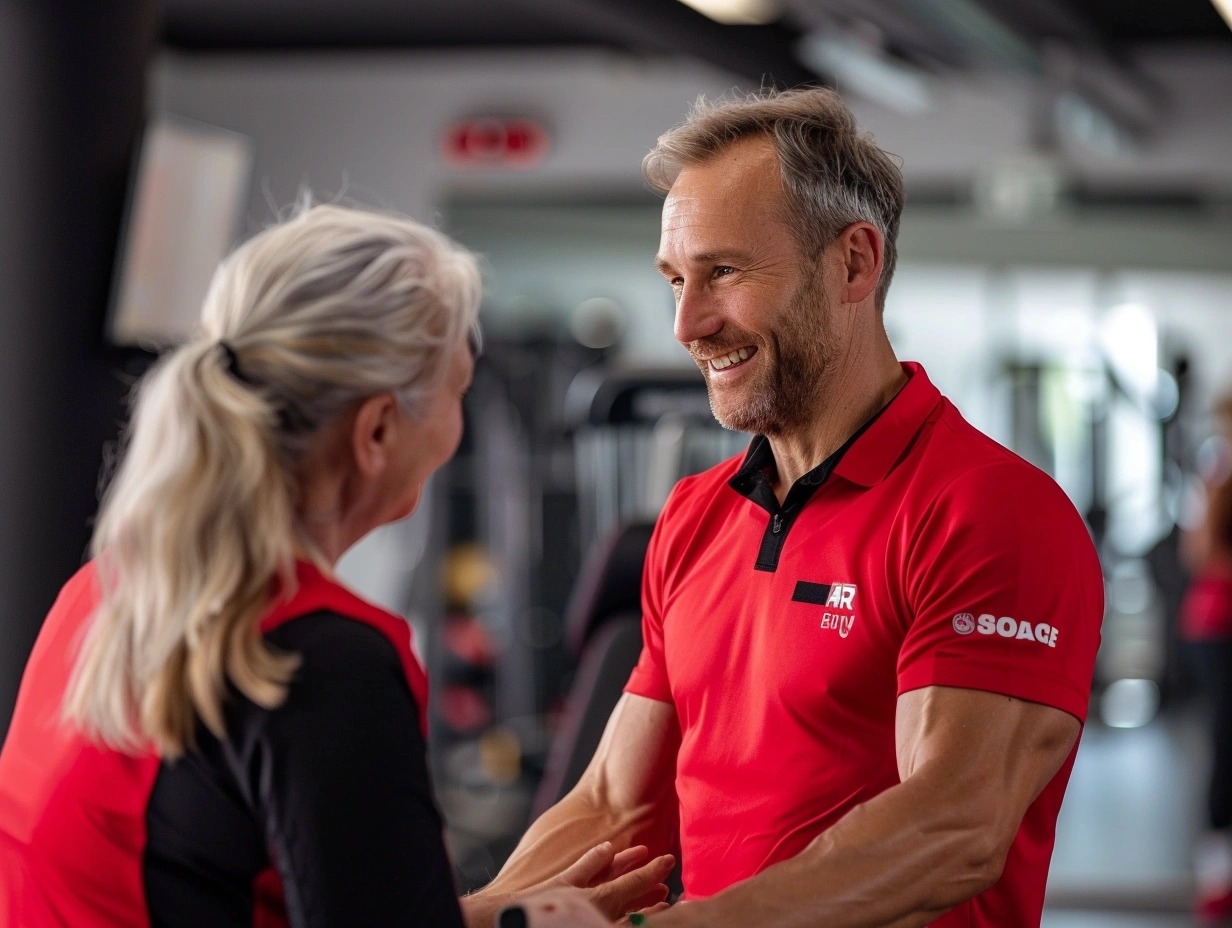 Наставник працює з пенсіонеркою